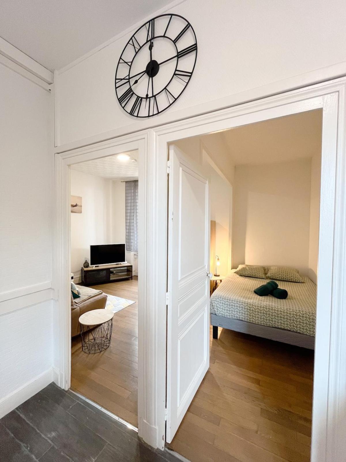 Balade A Montlucon Apartment ภายนอก รูปภาพ
